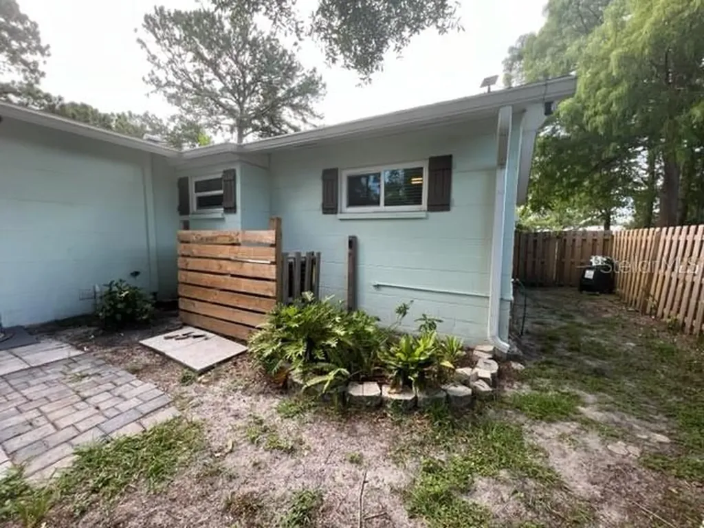 5035 1st Avenue N St Petersburg FL 33710