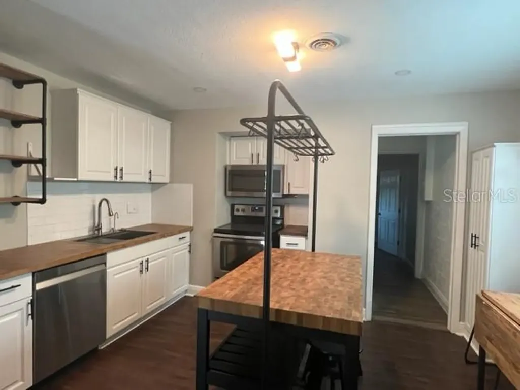 5035 1st Avenue N St Petersburg FL 33710
