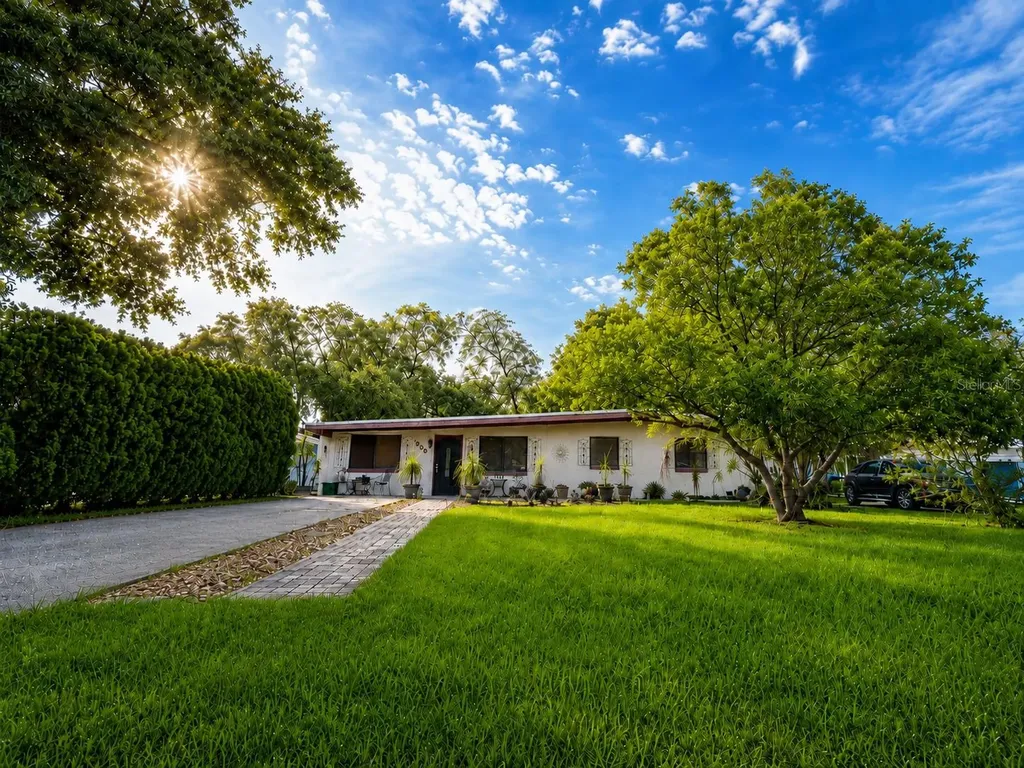 608 Dixie Lane South Daytona FL 32119