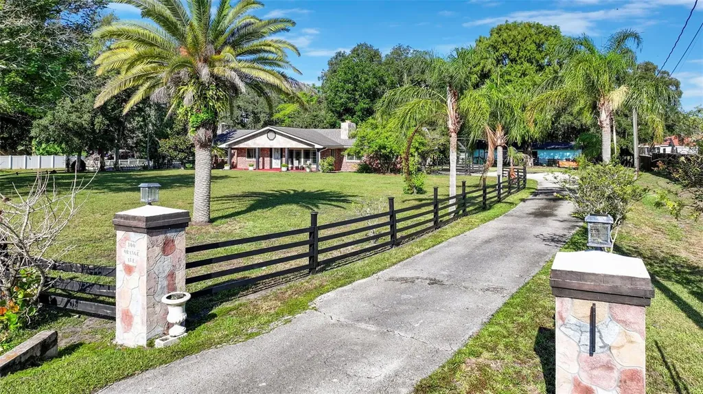298-300 Orange Avenue St Cloud FL 34769