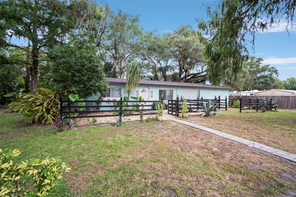 298-300 Orange Avenue St Cloud FL 34769
