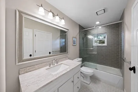 2910 W Estrella Street Tampa FL 33629