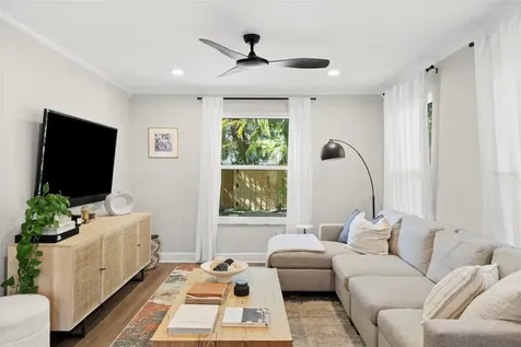 2910 W Estrella Street Tampa FL 33629