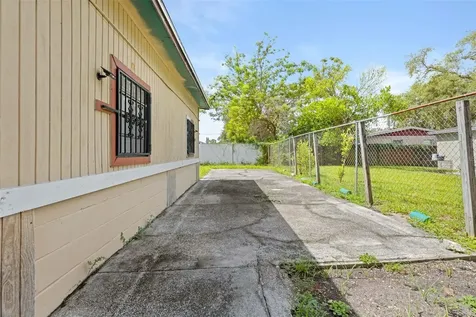 10412 N Altman Street Tampa FL 33612