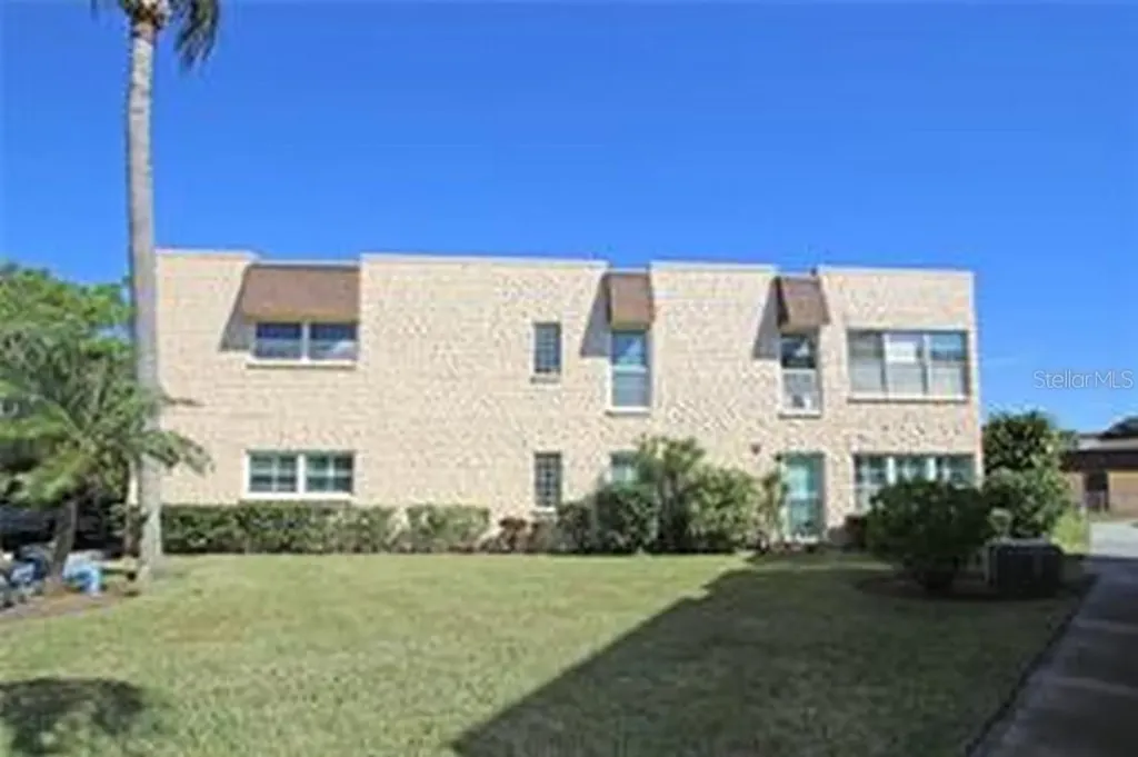 221 Cedarwood Circle Seminole FL 33777