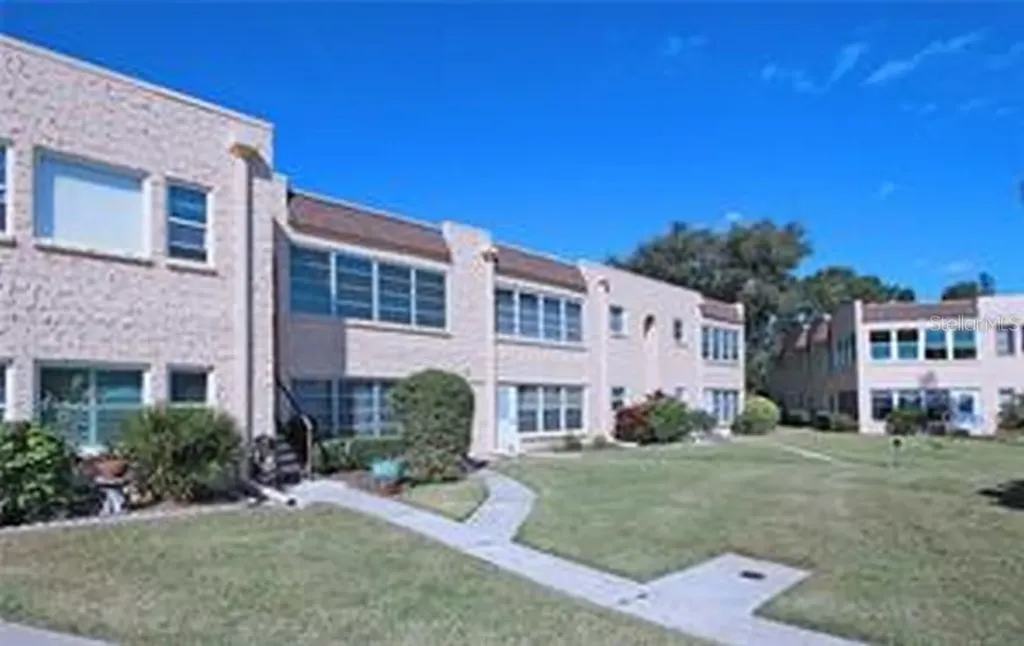 221 Cedarwood Circle Seminole FL 33777