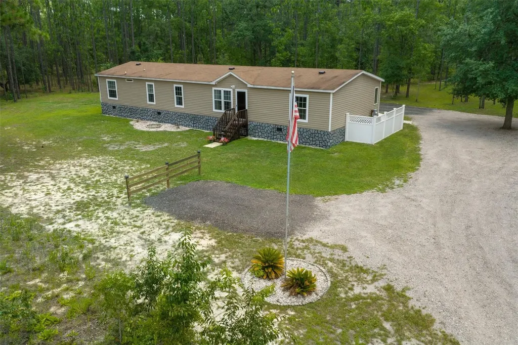 105 Buck Run Trail Hawthorne FL 32640