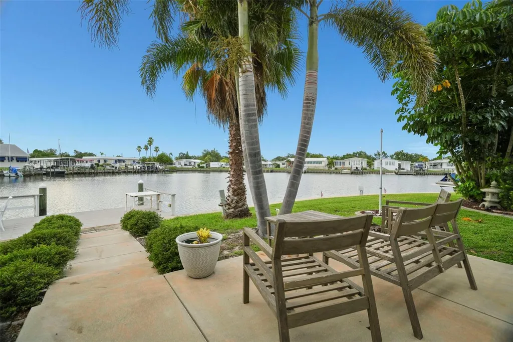 7162 Mount Arlington Drive NE St Petersburg FL 33702