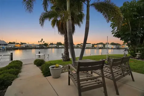 7162 Mount Arlington Drive NE St Petersburg FL 33702
