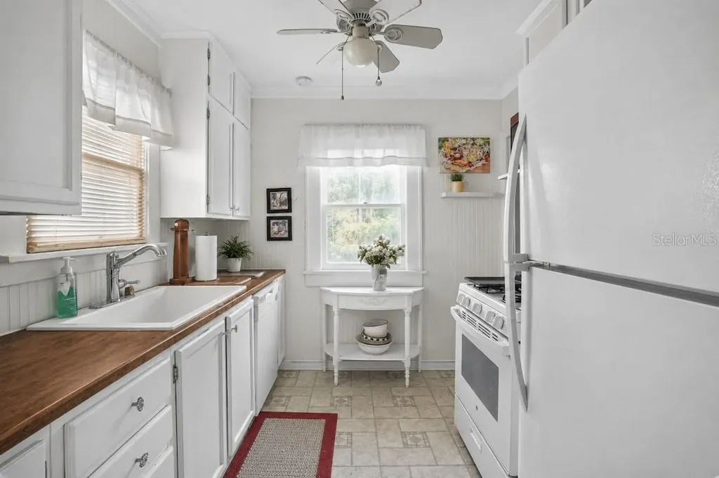 772 38th Avenue S St Petersburg FL 33705