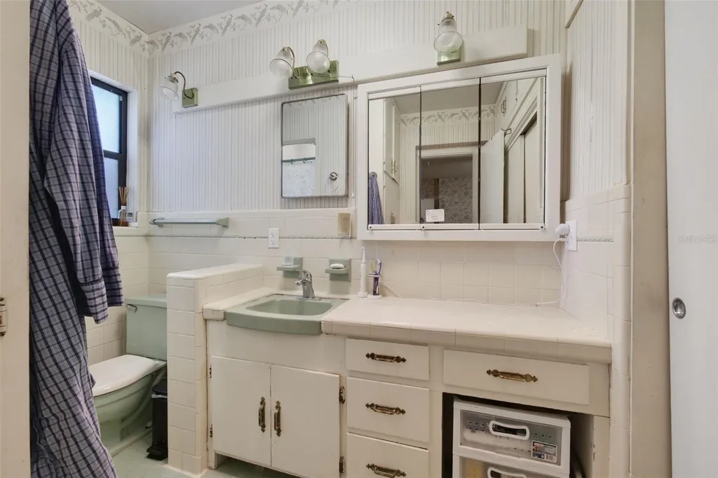 1121 Shorewood Drive Orlando FL 32806
