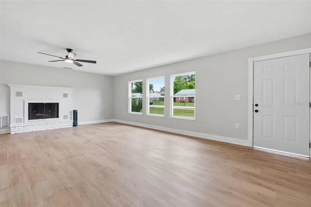 147 Colomba Road Debary FL 32713