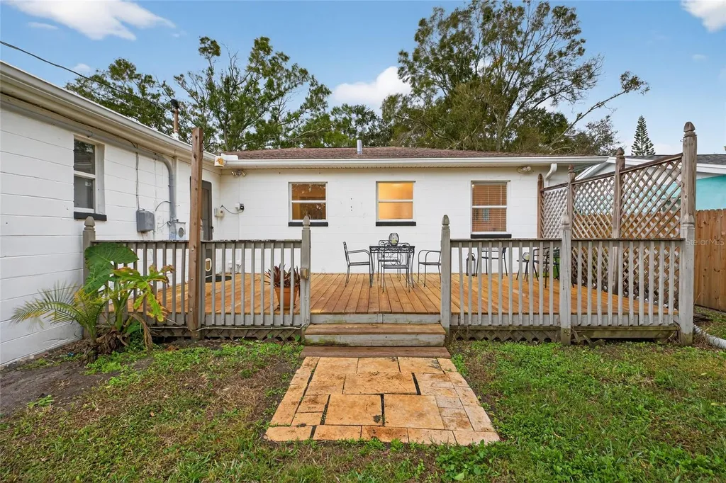5617 19th Avenue S St Petersburg FL 33707
