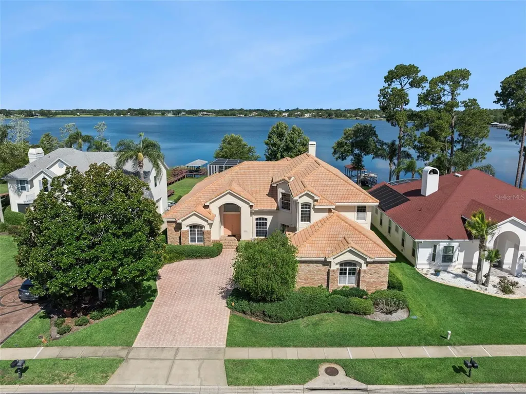 1901 Edgewater Drive Mount Dora FL 32757