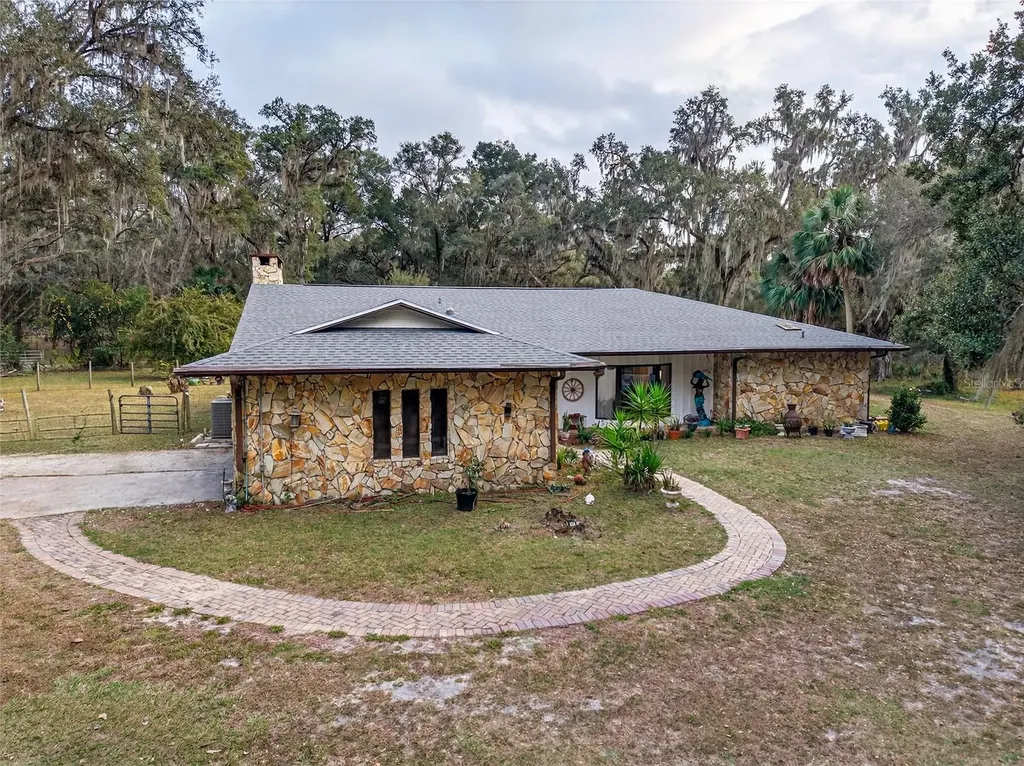 11795 SW Highway 484 Dunnellon FL 34432