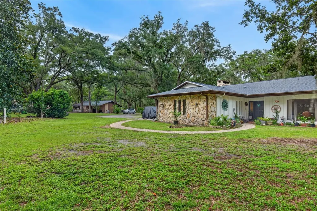 11795 SW Highway 484 Dunnellon FL 34432