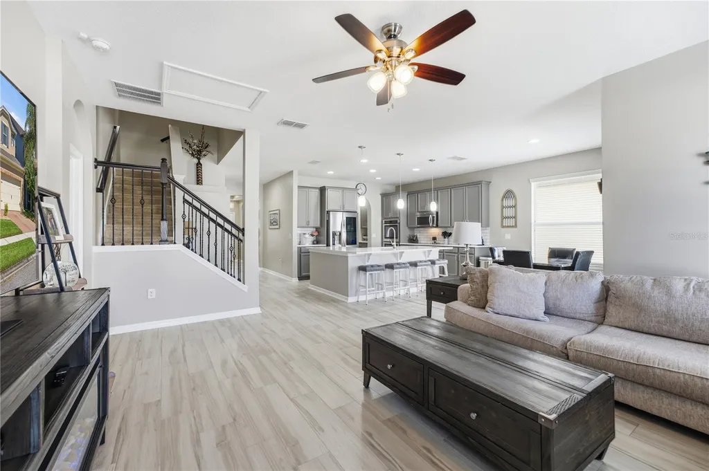 1114 Fountain Coin Loop Orlando FL 32828