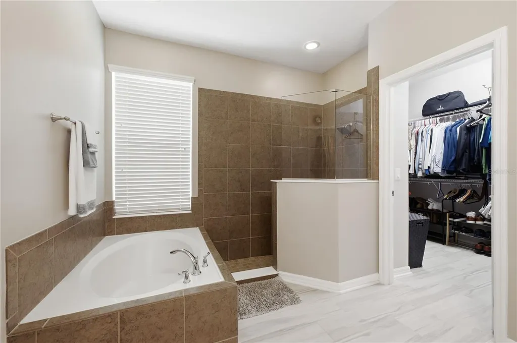 1114 Fountain Coin Loop Orlando FL 32828