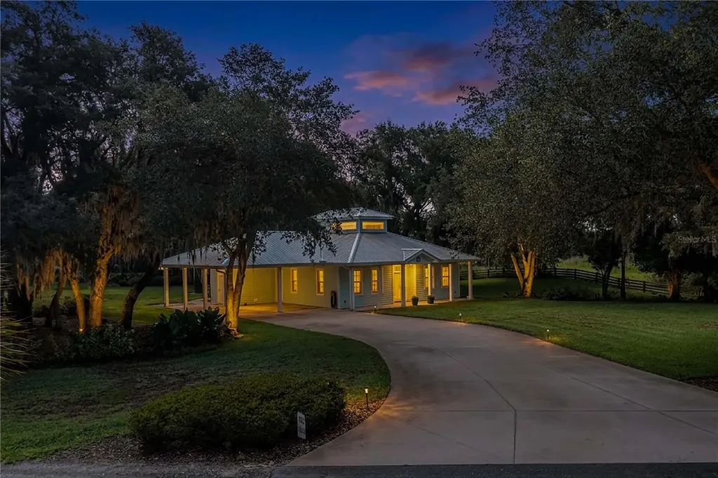 2424 Burns Avenue Lake Wales FL 33898