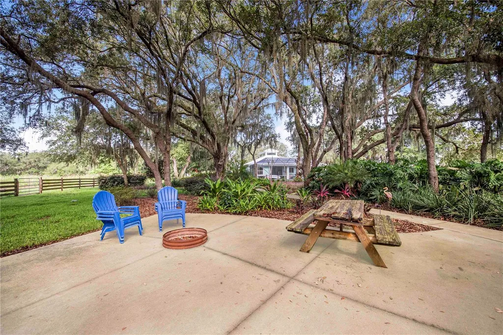 2424 Burns Avenue Lake Wales FL 33898