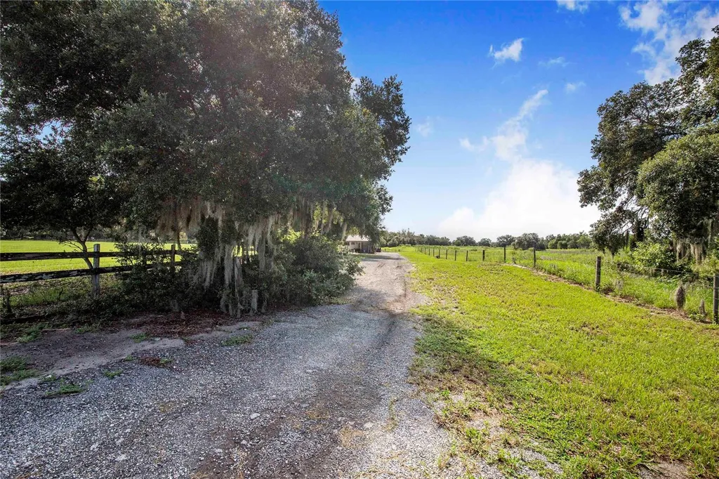 2424 Burns Avenue Lake Wales FL 33898