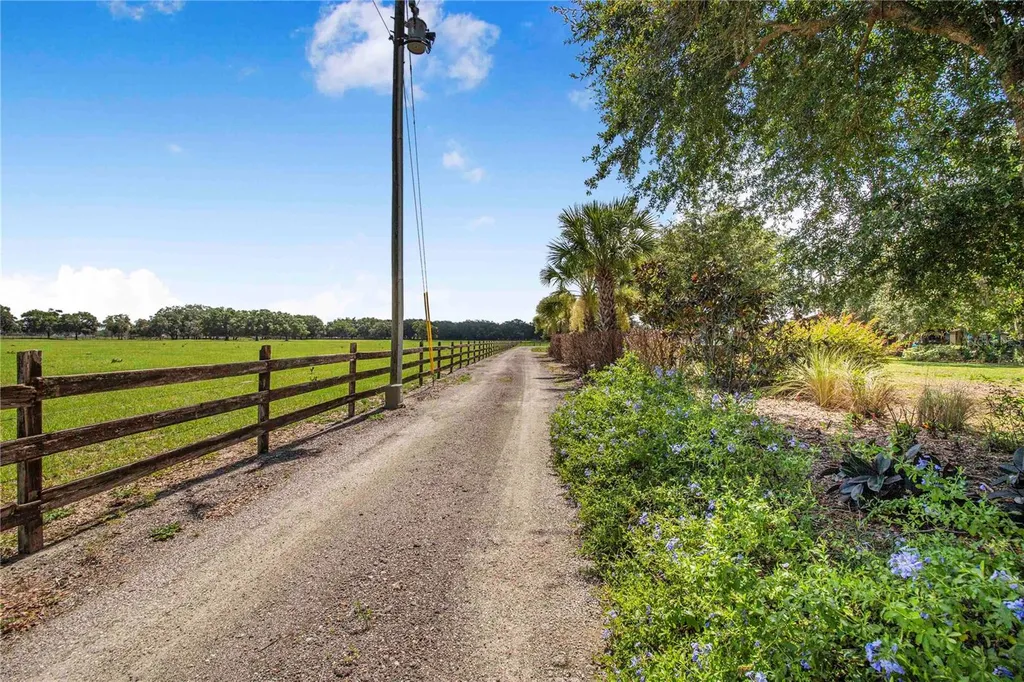 2424 Burns Avenue Lake Wales FL 33898