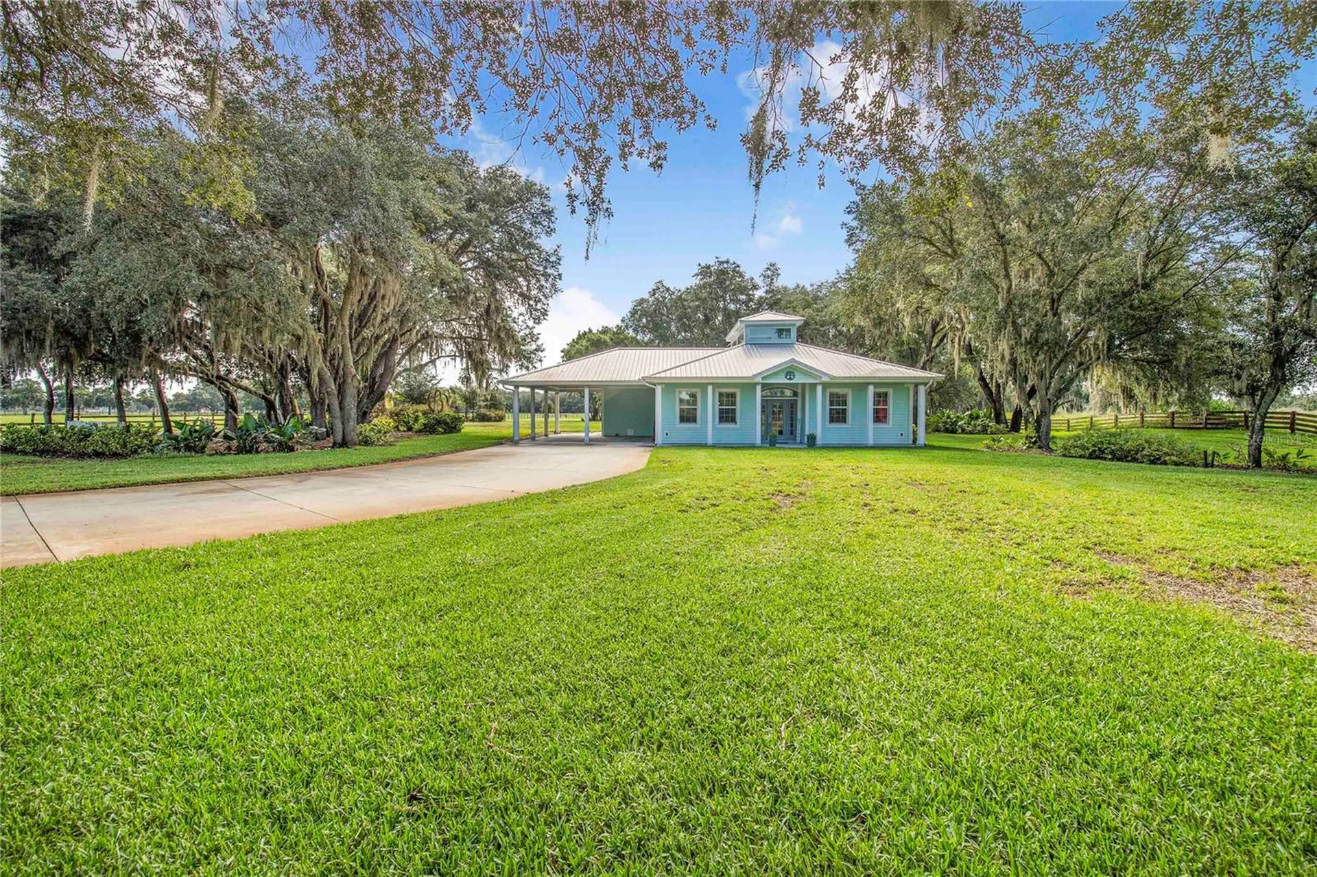 2424 Burns Avenue Lake Wales FL 33898