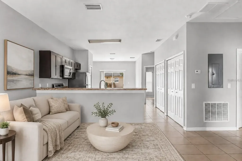 677 Royalty Court Kissimmee FL 34758