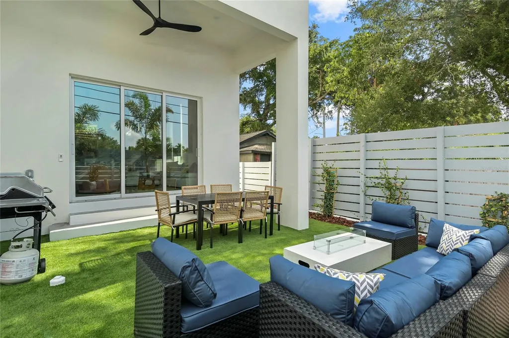 718 14th Avenue S St Petersburg FL 33701
