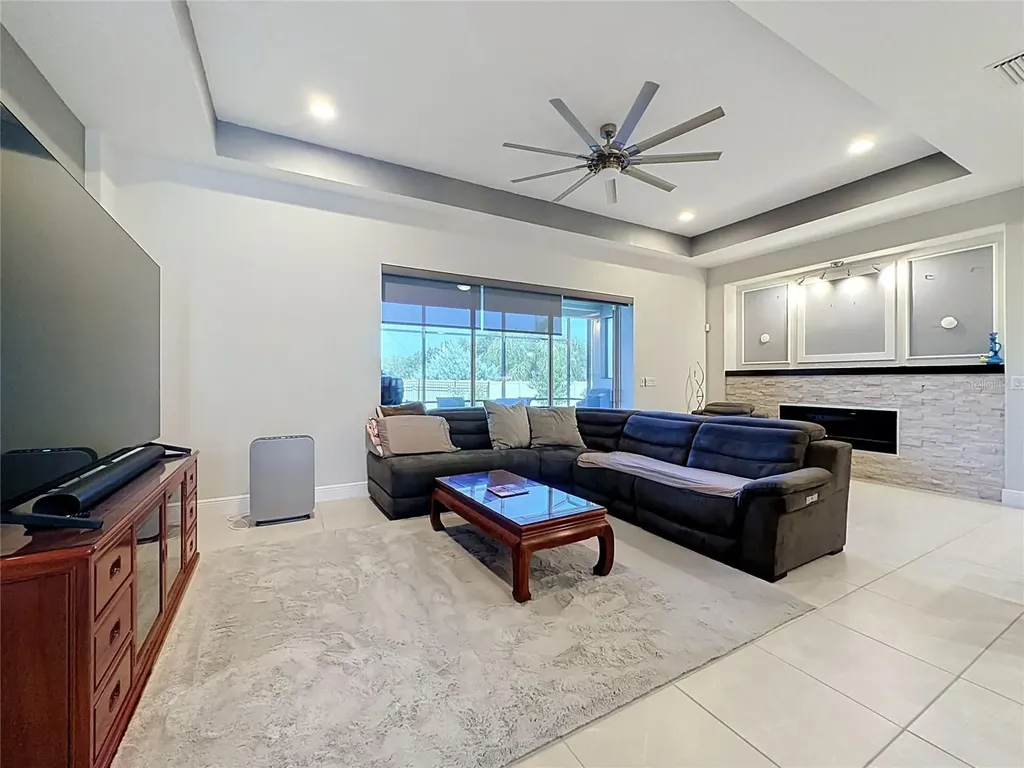 8665 E Bridgeport Bay Circle Mount Dora FL 32757