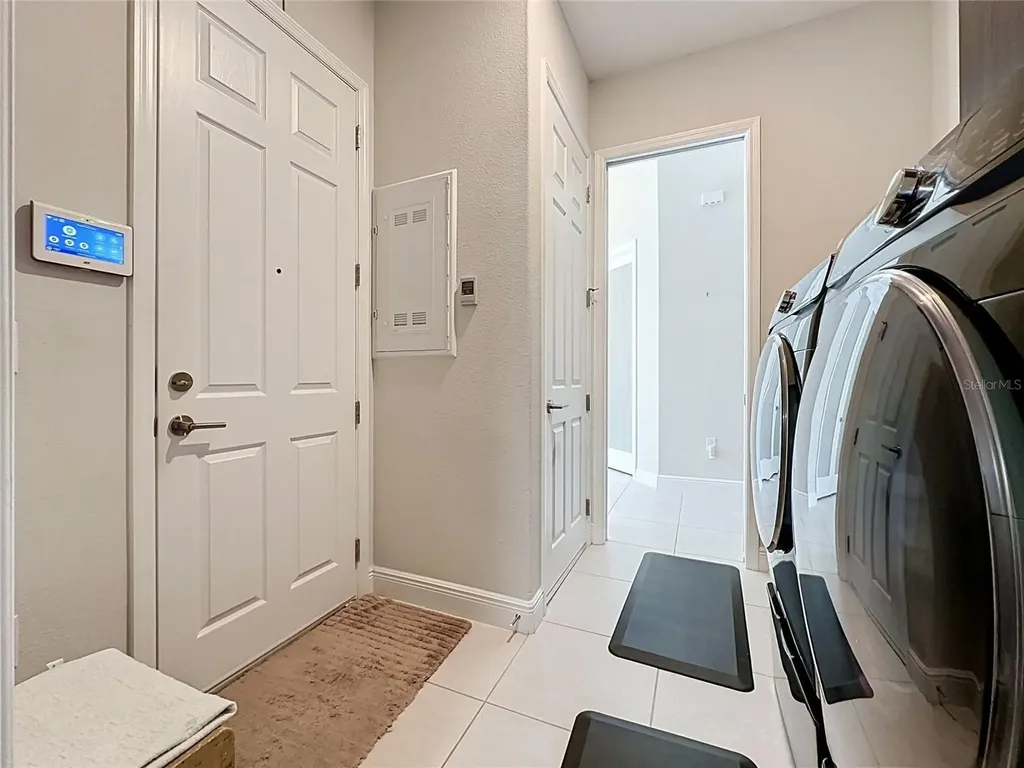 8665 E Bridgeport Bay Circle Mount Dora FL 32757