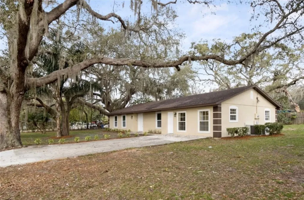 210 Pearl Street Mascotte FL 34753