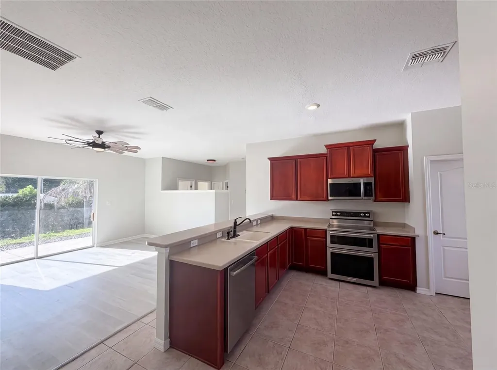 204 Round Man Street Leesburg FL 34748
