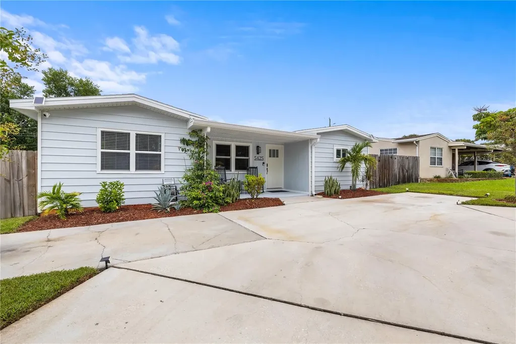 5425 47th Avenue N St Petersburg FL 33709