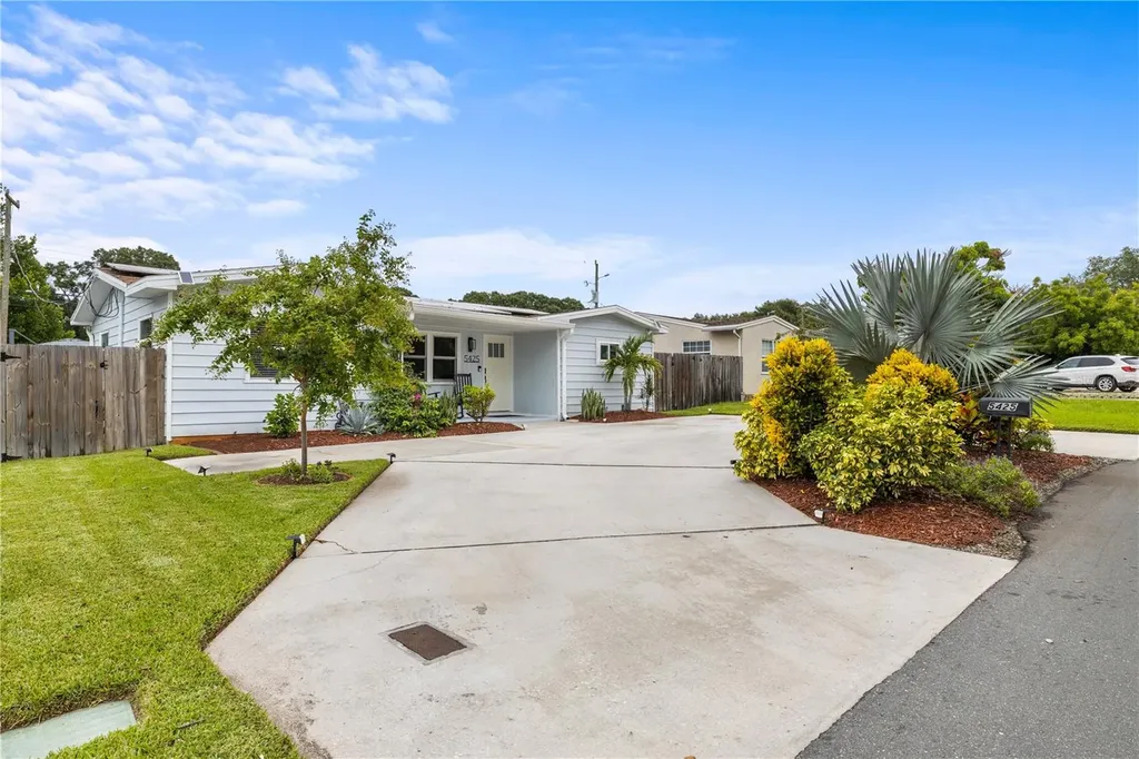 5425 47th Avenue N St Petersburg FL 33709