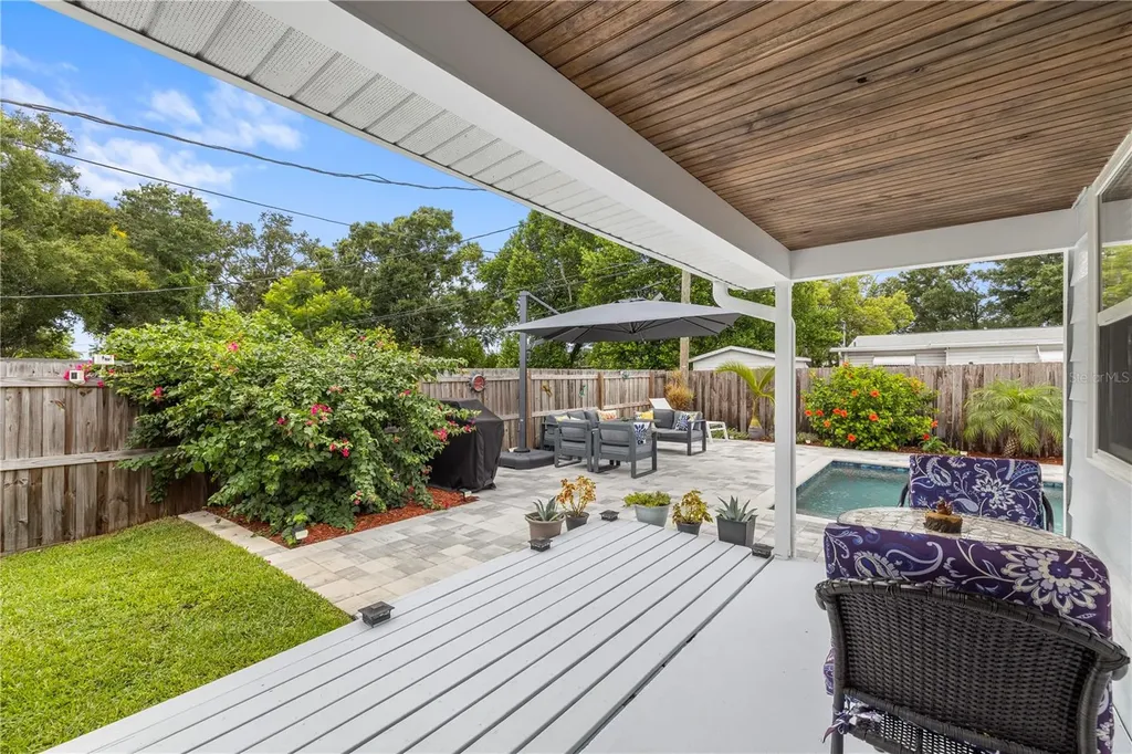 5425 47th Avenue N St Petersburg FL 33709