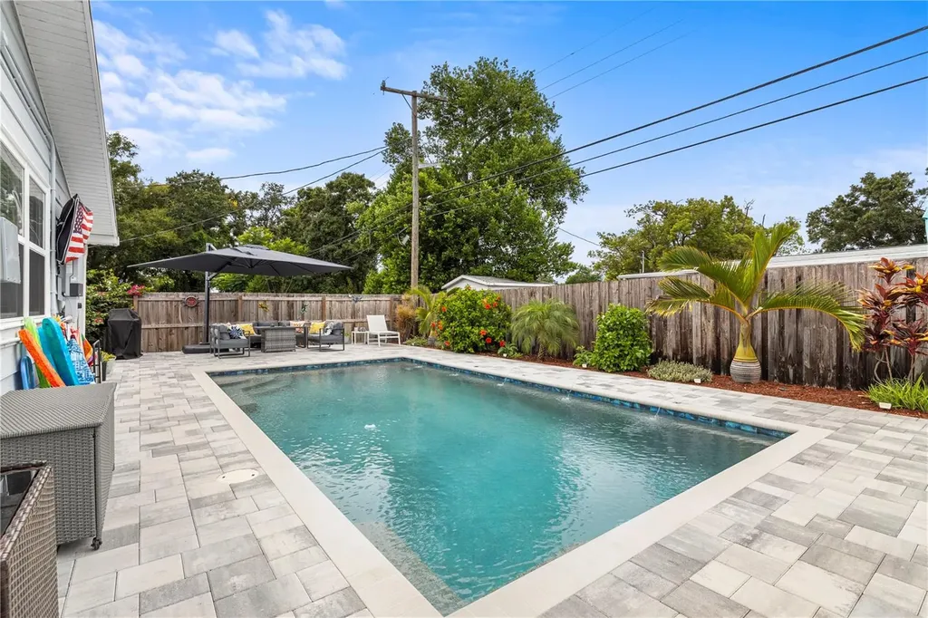 5425 47th Avenue N St Petersburg FL 33709