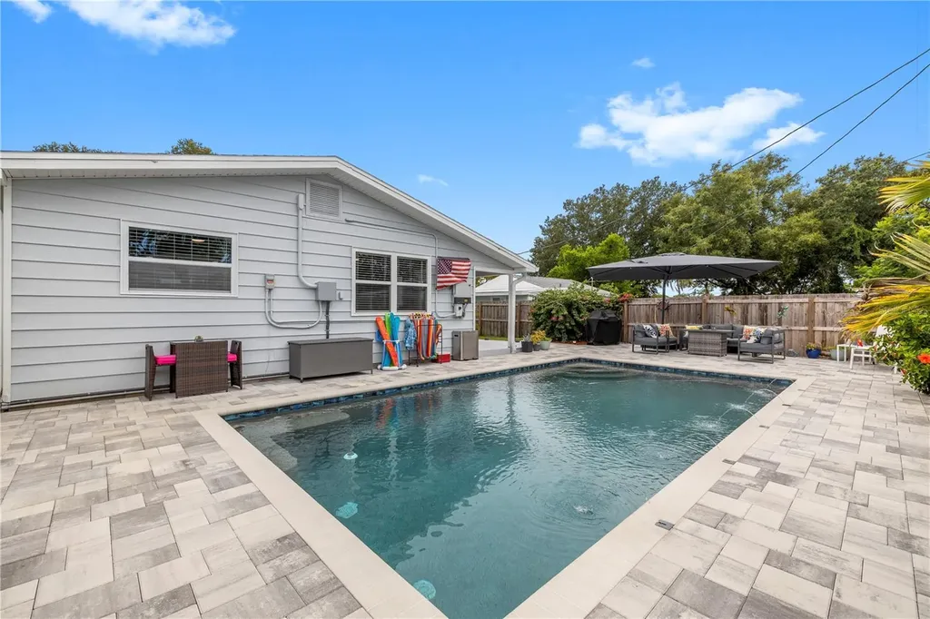 5425 47th Avenue N St Petersburg FL 33709