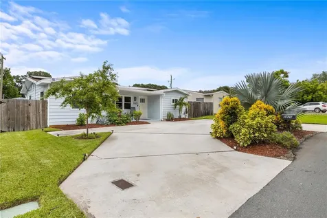 5425 47th Avenue N St Petersburg FL 33709