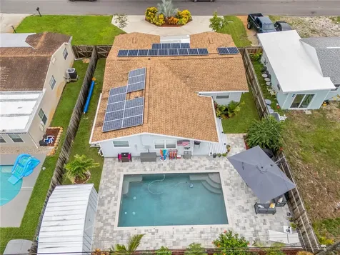 5425 47th Avenue N St Petersburg FL 33709