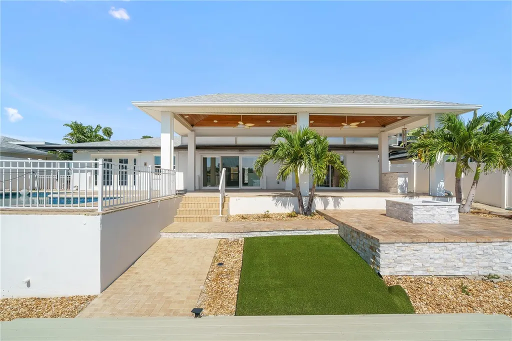 3924 Versailles Drive Tampa FL 33634