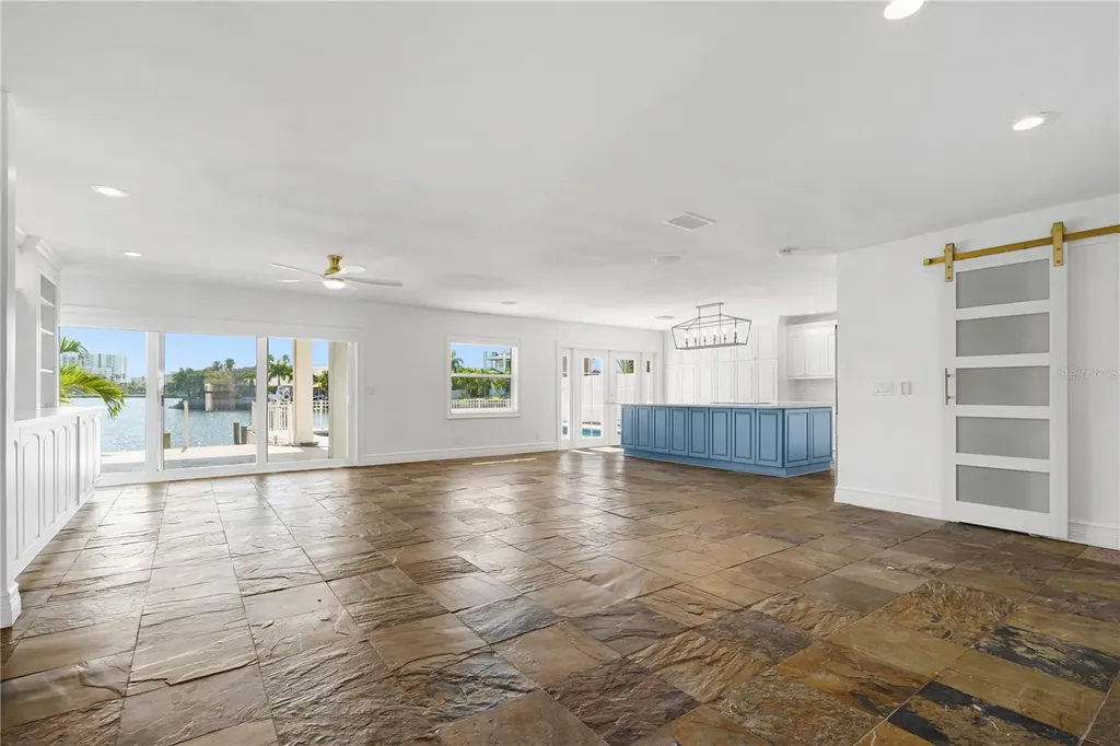 3924 Versailles Drive Tampa FL 33634