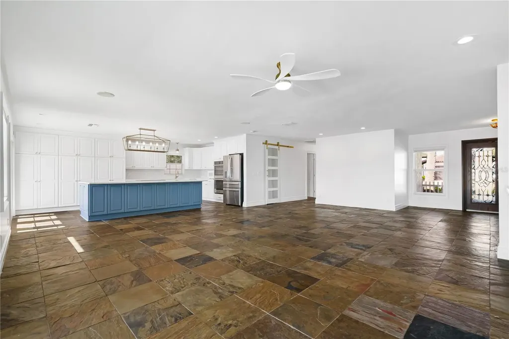 3924 Versailles Drive Tampa FL 33634