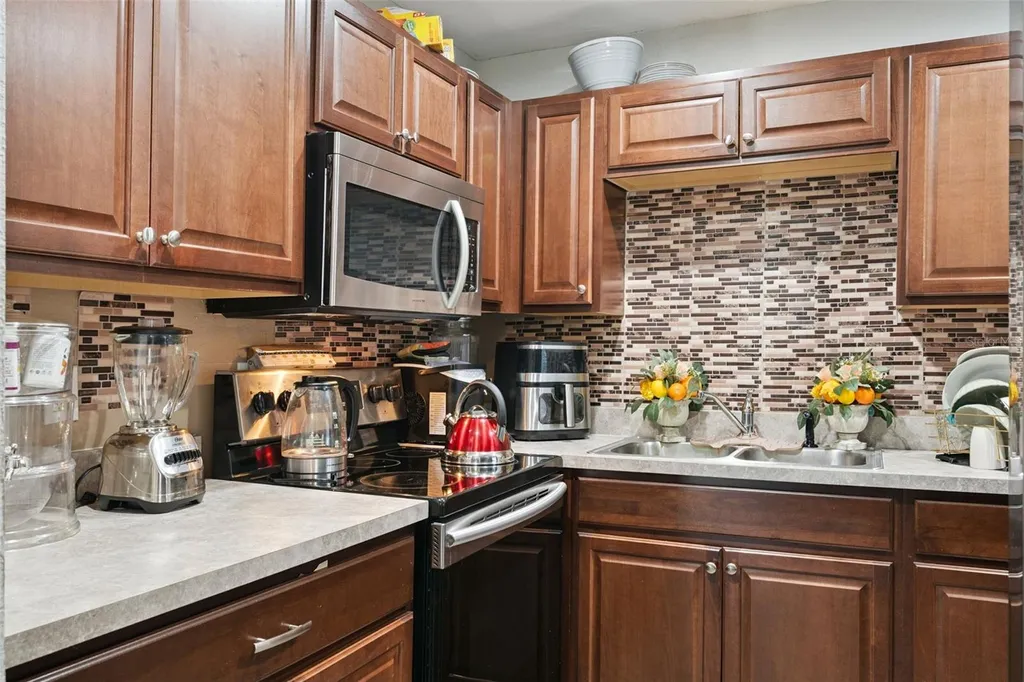 90 N Goldwyn Avenue Orlando FL 32805