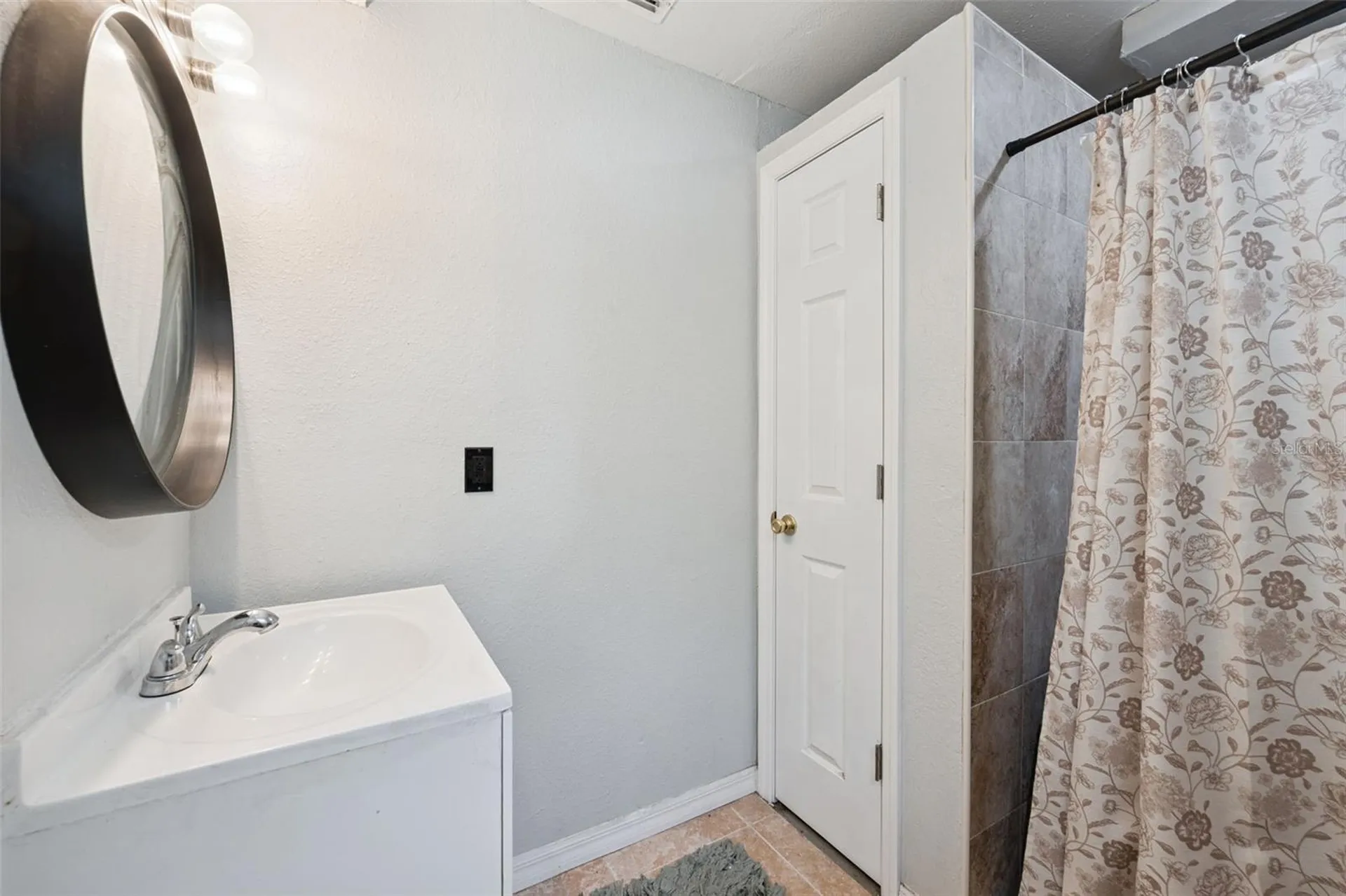 90 N Goldwyn Avenue Orlando FL 32805
