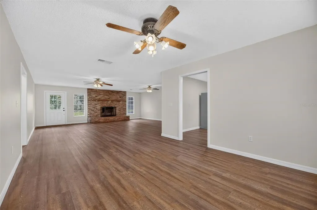 615 Thompson Road Lithia FL 33547