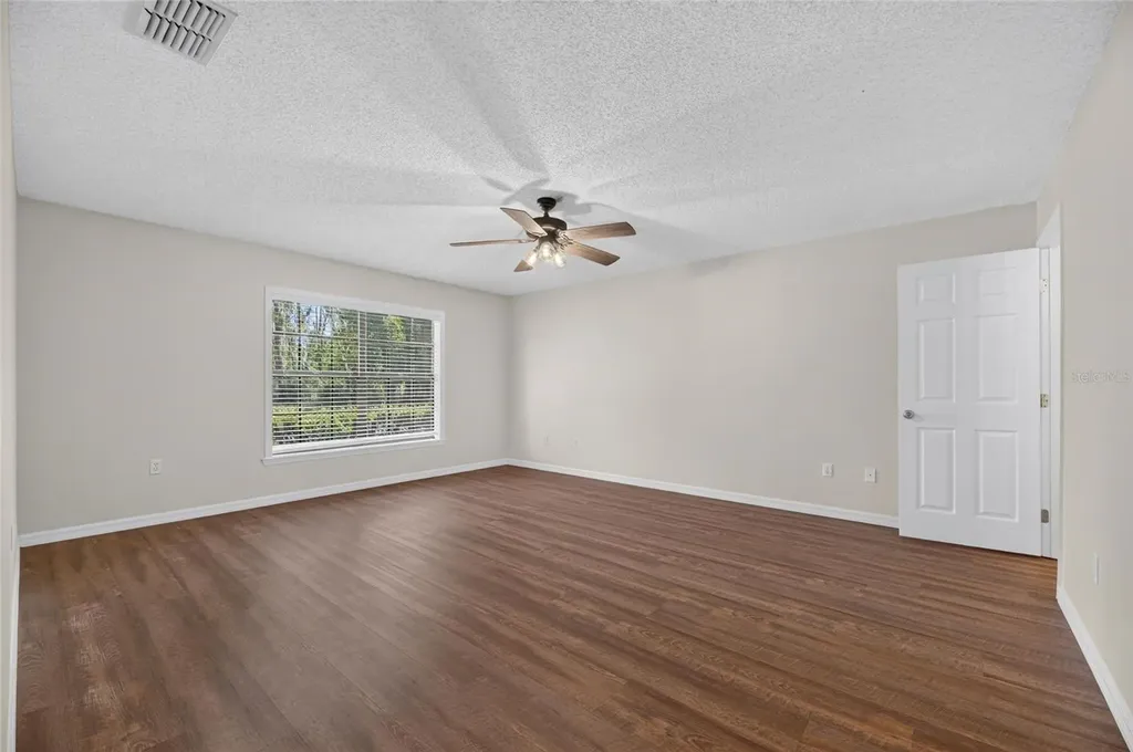 615 Thompson Road Lithia FL 33547