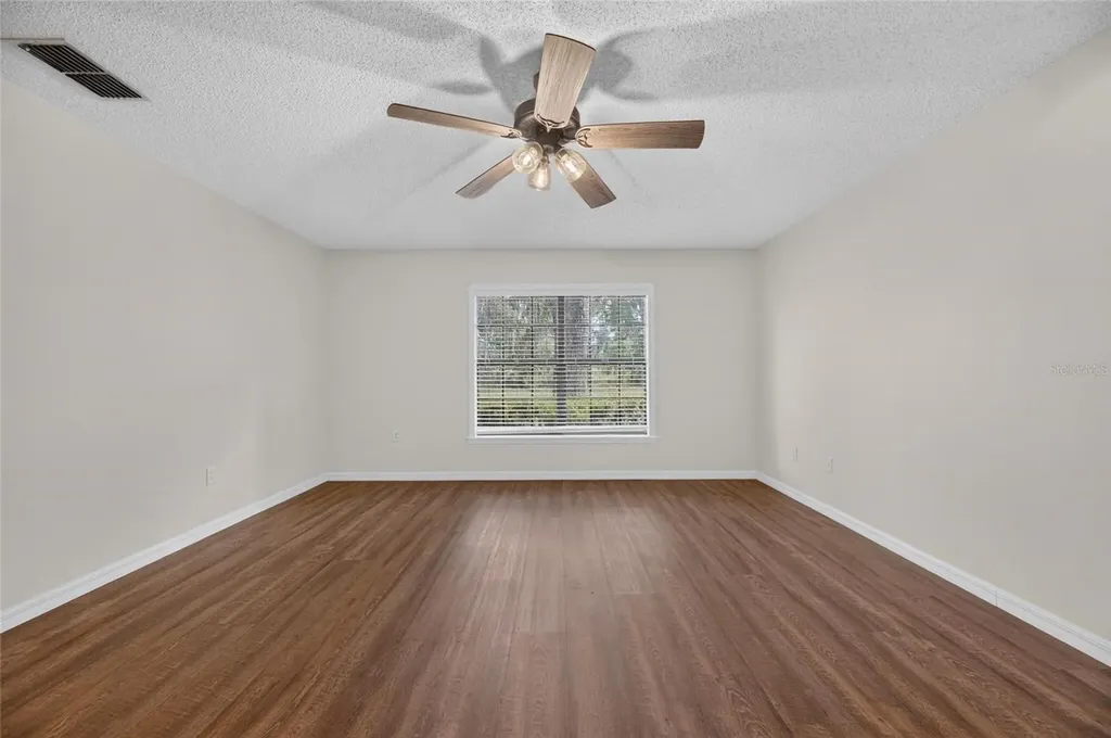 615 Thompson Road Lithia FL 33547