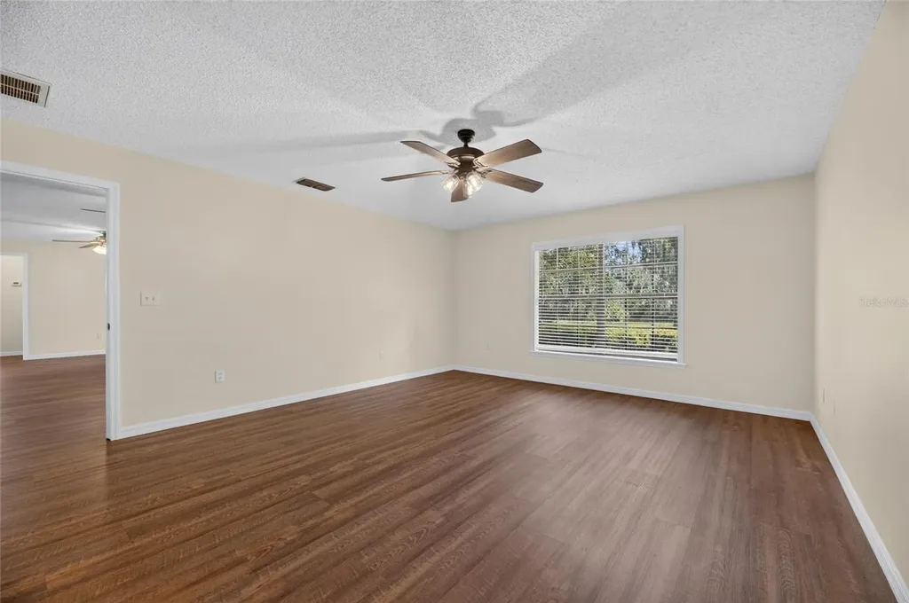 615 Thompson Road Lithia FL 33547