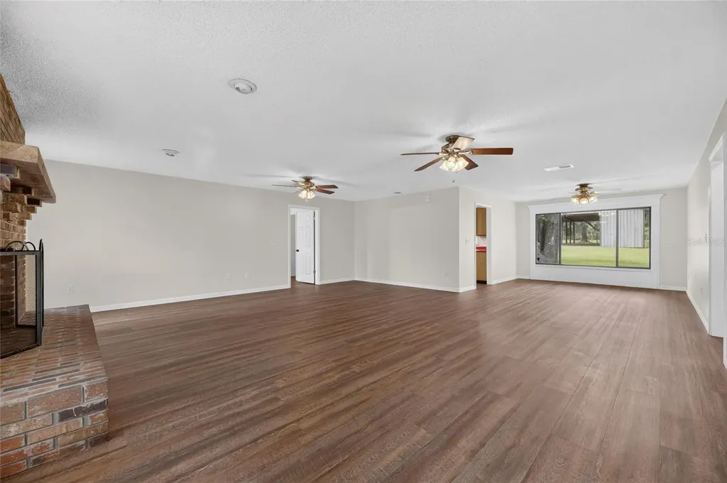 615 Thompson Road Lithia FL 33547